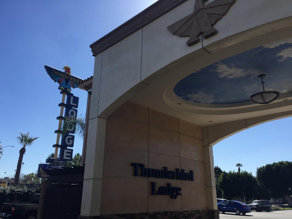 Thunderbird Motel 2*