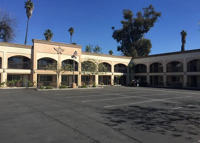 Thunderbird Lodge